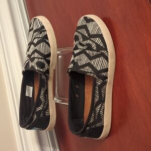 TOMs Women’s Geometric Avalon Tribal Slip On Shoes Size 8